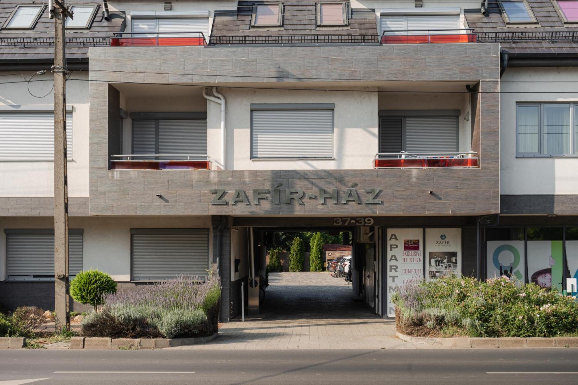 Zafir Apartman Sarvar Exterior photo
