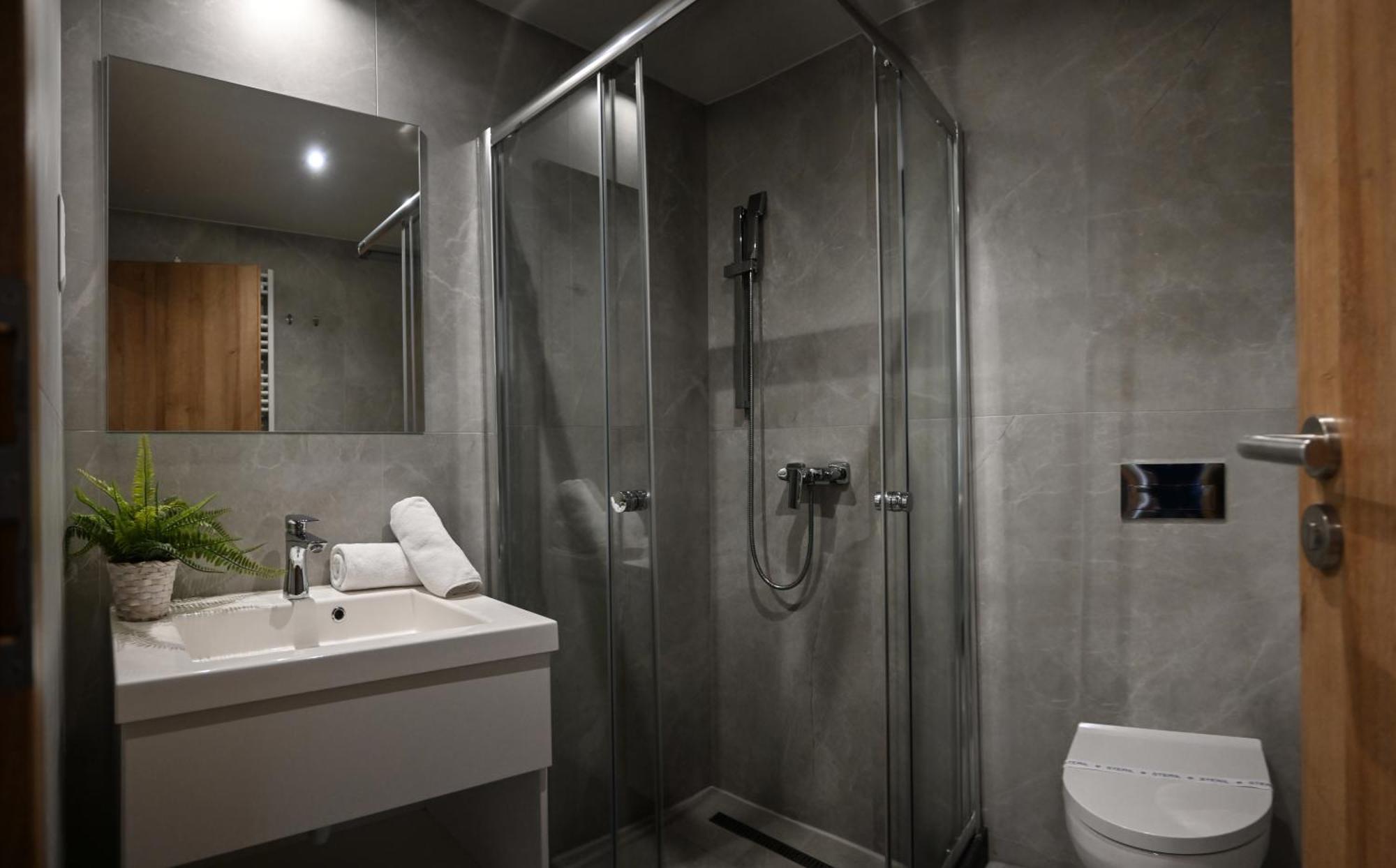Zafir Apartman Sarvar Exterior photo